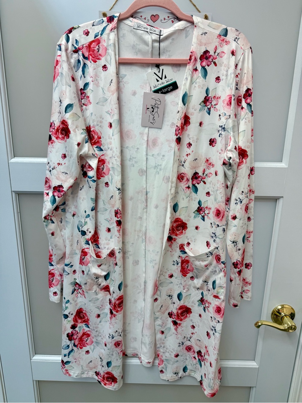 Michelle Mae Lightweight Floral Open Cardigan Robe in Pink and White
